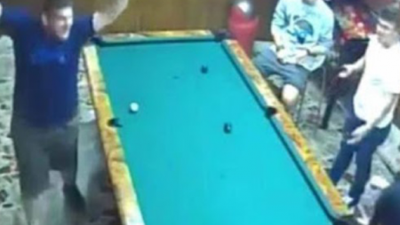 Billiards: Player does amazing things
