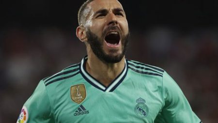 Real Madrid renews contract with Benzema