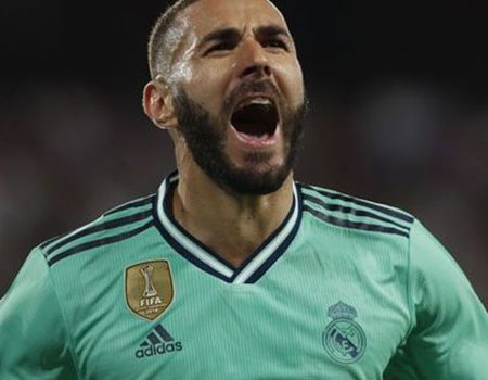 Real Madrid renews contract with Benzema