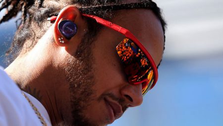 Hamilton wants to drive 2021 F1 cars despite criticism