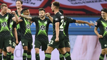 Bundesliga: Wolfsburg, four for Europe and a great match in Frankfurt
