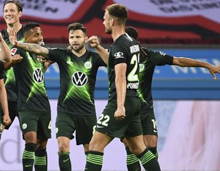 Bundesliga: Wolfsburg, four for Europe and a great match in Frankfurt