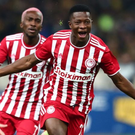 Antwerp – Olympiacos: Inspiration with cards and corners
