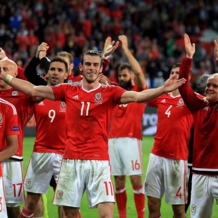 Belgium – Wales: With the spirits of the favourite
